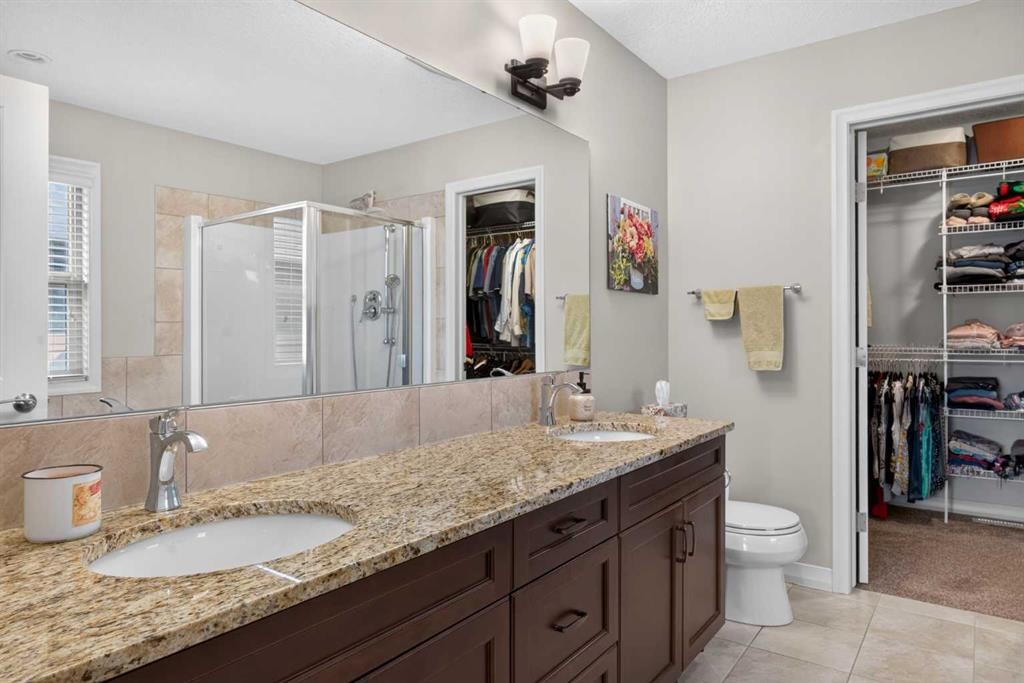 172 Riviera Way, Cochrane, AB - Indoor Photo Showing Bathroom
