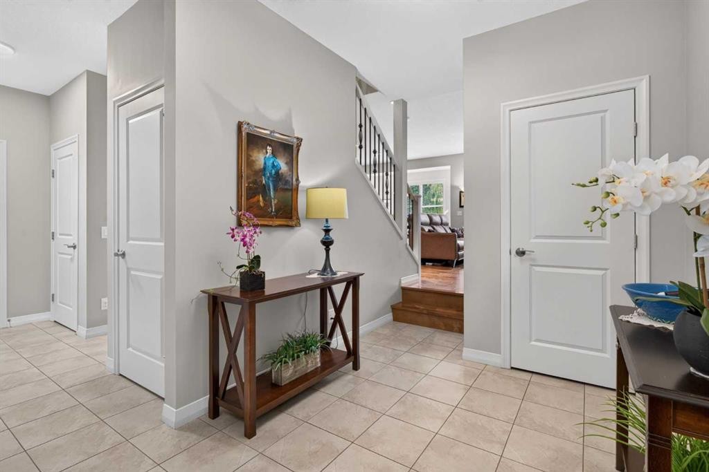 172 Riviera Way, Cochrane, AB - Indoor Photo Showing Other Room