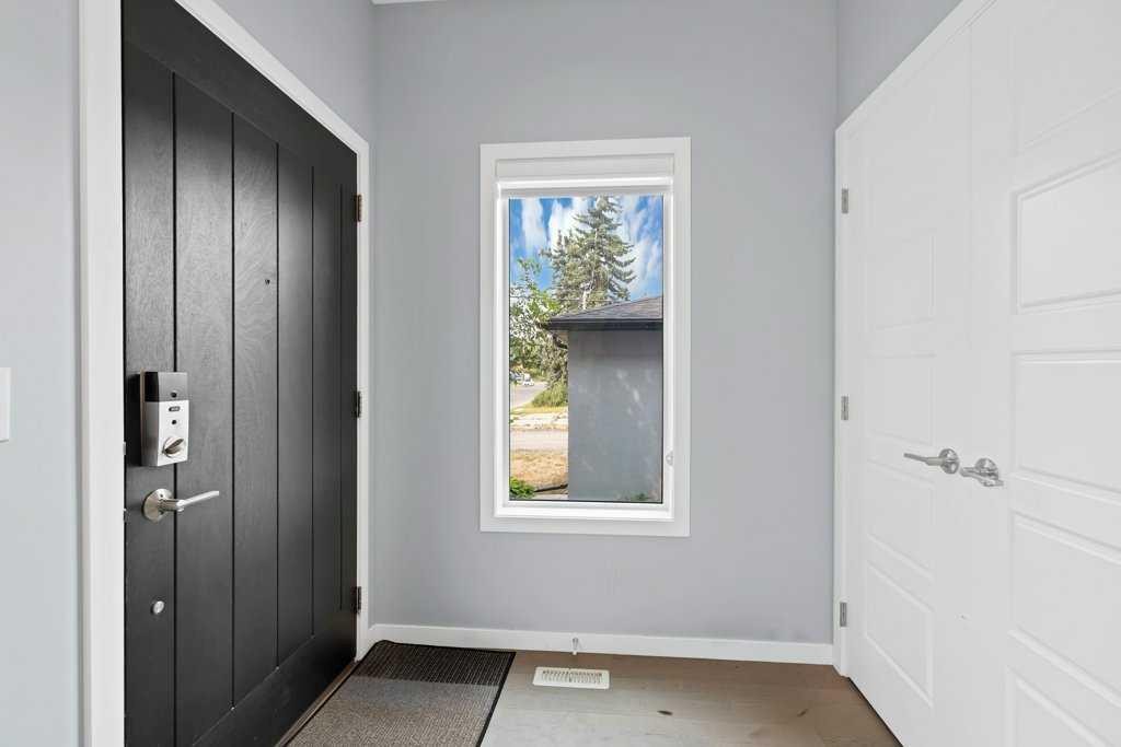 3306 2 Street Ne, Calgary, AB - Indoor Photo Showing Other Room