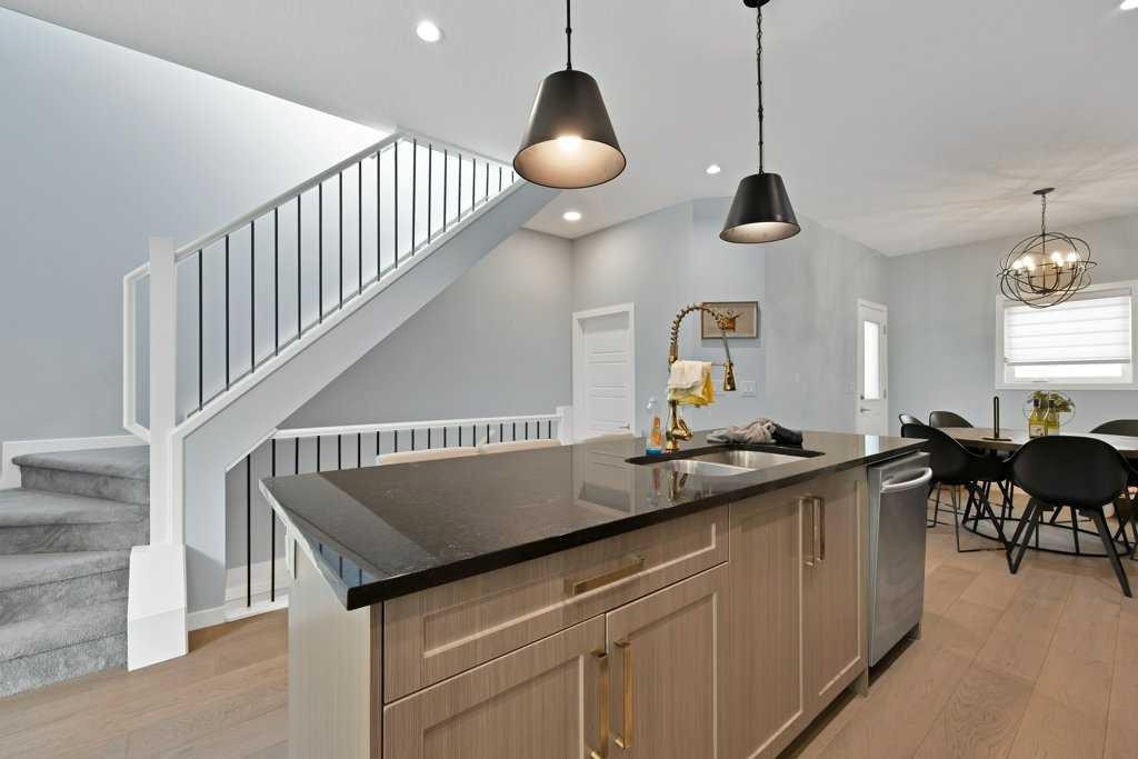 3306 2 Street Ne, Calgary, AB - Indoor Photo Showing Kitchen With Double Sink