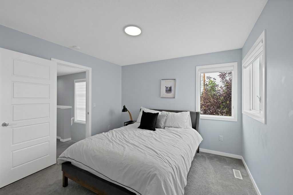 3306 2 Street Ne, Calgary, AB - Indoor Photo Showing Bedroom