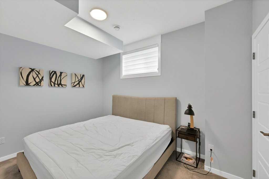 3306 2 Street Ne, Calgary, AB - Indoor Photo Showing Bedroom