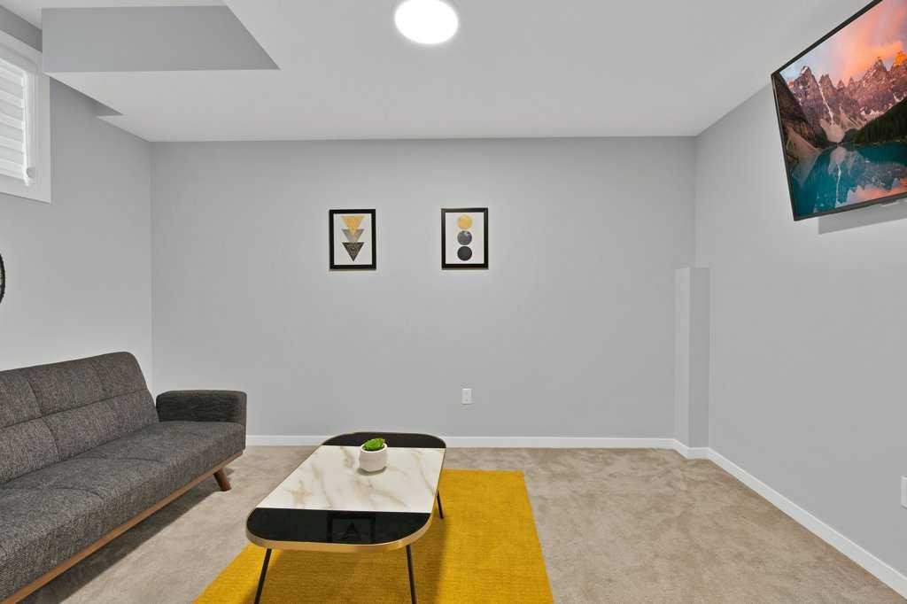 3306 2 Street Ne, Calgary, AB - Indoor