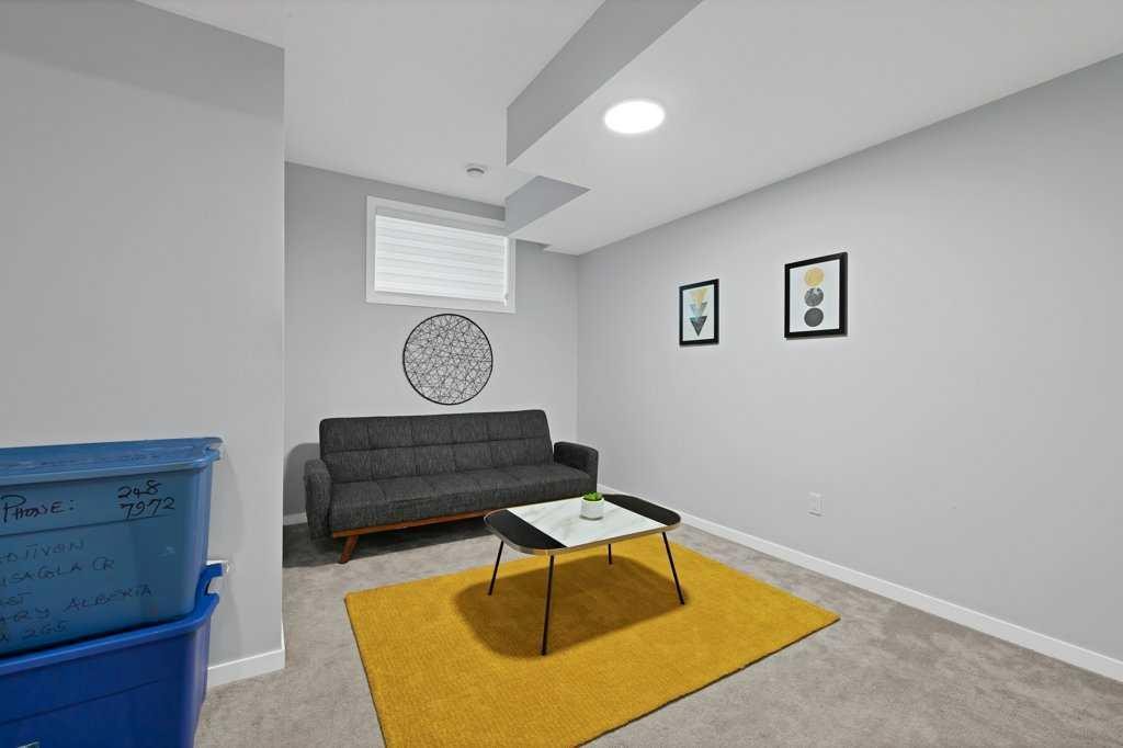3306 2 Street Ne, Calgary, AB - Indoor
