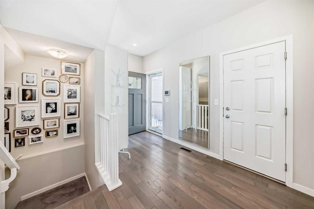 35 Walden Mount Se, Calgary, AB - Indoor Photo Showing Other Room