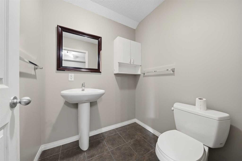 142 Arbour Meadows Close Nw, Calgary, AB - Indoor Photo Showing Bathroom