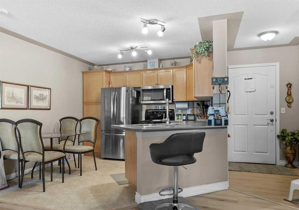 131-369 Rocky Vista Park Nw, Calgary, AB - Indoor Photo Showing Kitchen With Stainless Steel Kitchen