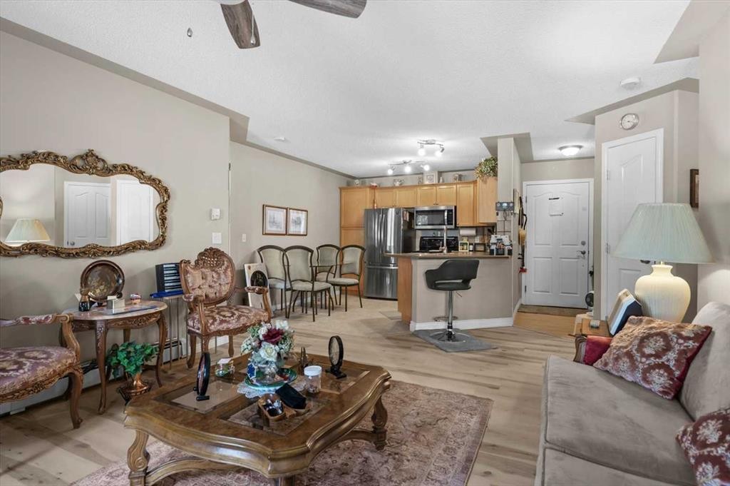 131-369 Rocky Vista Park Nw, Calgary, AB - Indoor Photo Showing Living Room