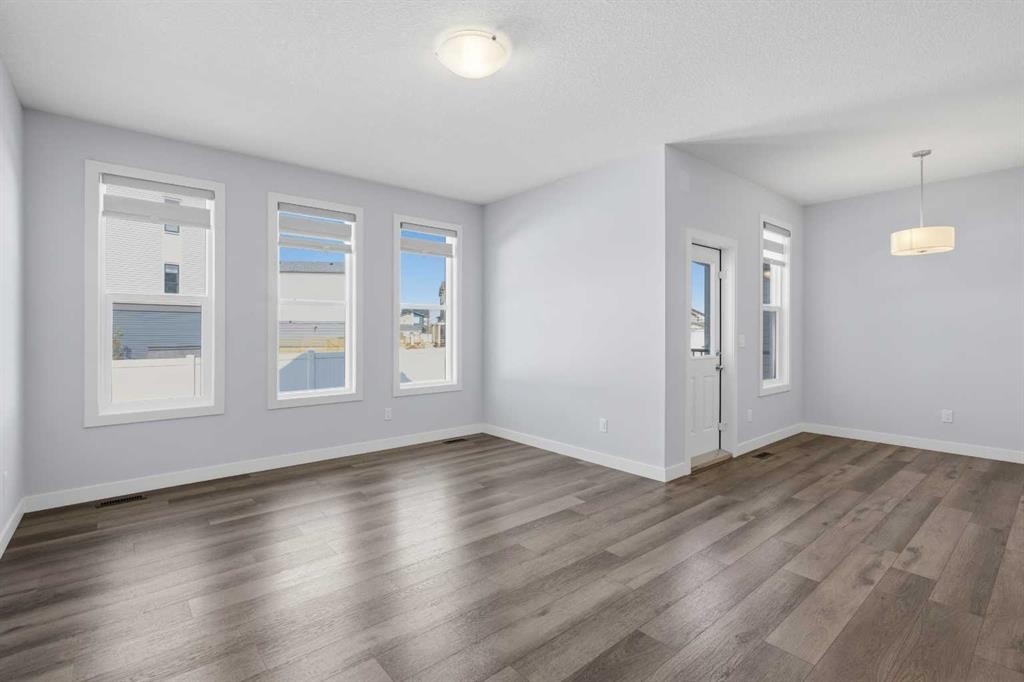 71 Belvedere Green Se, Calgary, AB - Indoor Photo Showing Other Room