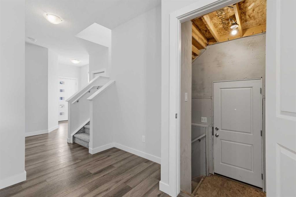 71 Belvedere Green Se, Calgary, AB - Indoor Photo Showing Other Room