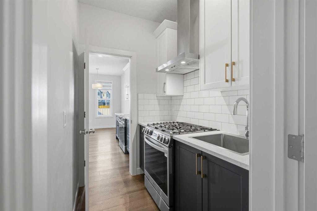 71 Belvedere Green Se, Calgary, AB - Indoor Photo Showing Kitchen With Upgraded Kitchen