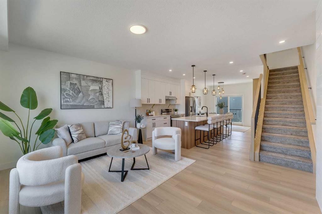 203-8850 48 Street Ne, Calgary, AB - Indoor Photo Showing Living Room