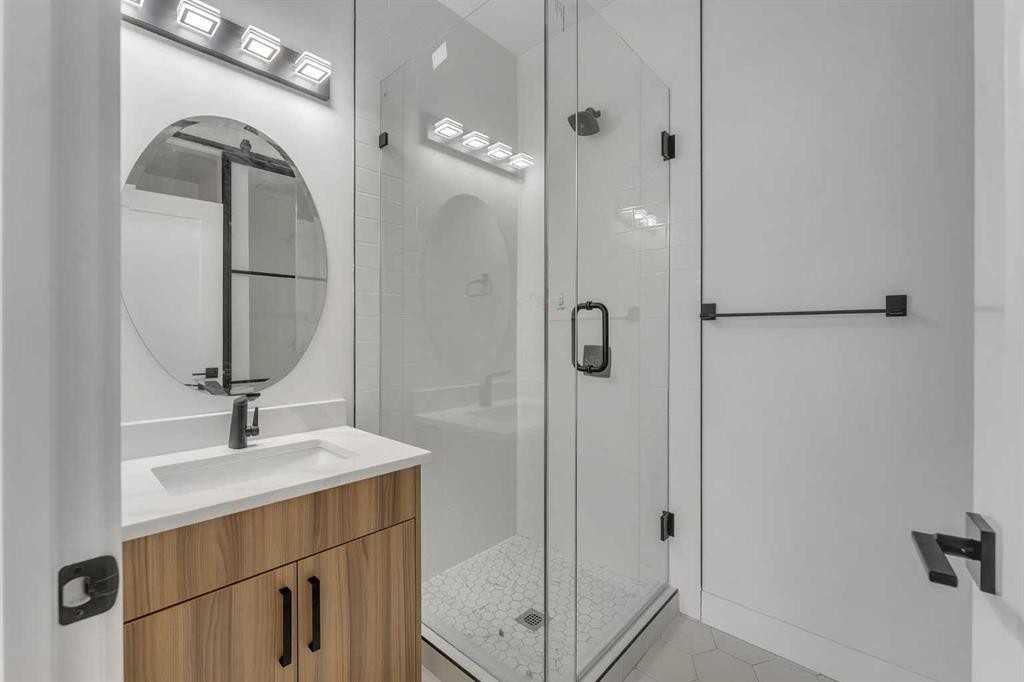 203-8850 48 Street Ne, Calgary, AB - Indoor Photo Showing Bathroom