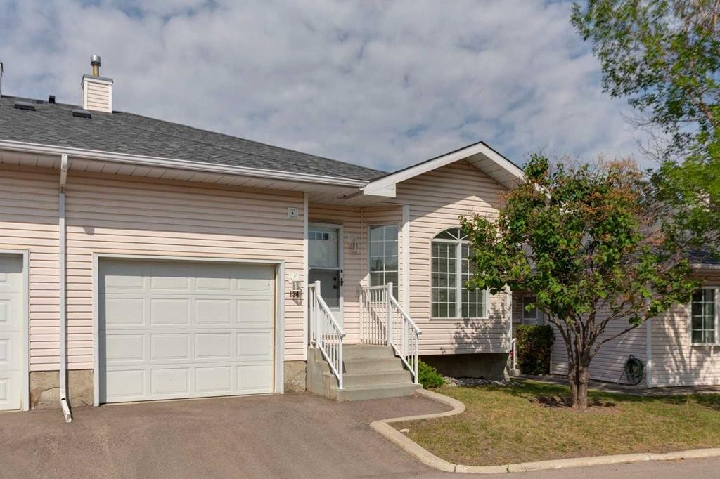 134 Hawkstone Manor Nw, Calgary, AB - Outdoor