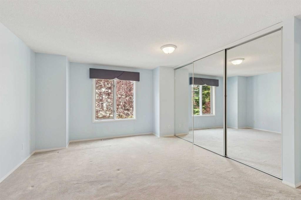 134 Hawkstone Manor Nw, Calgary, AB - Indoor Photo Showing Other Room