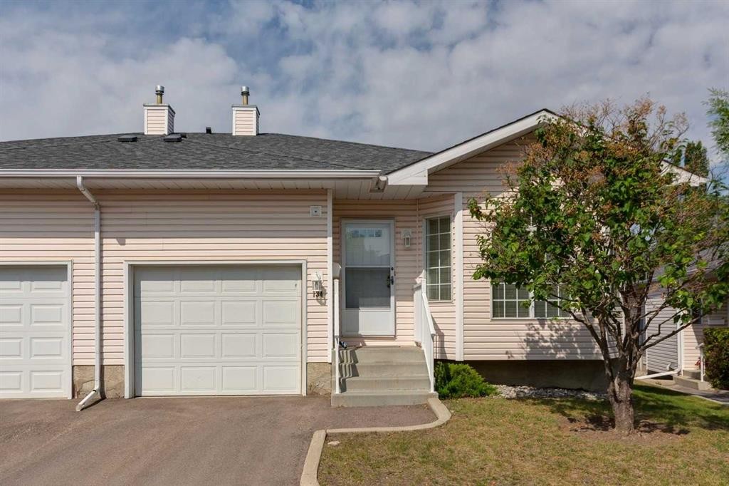 134 Hawkstone Manor Nw, Calgary, AB - Outdoor
