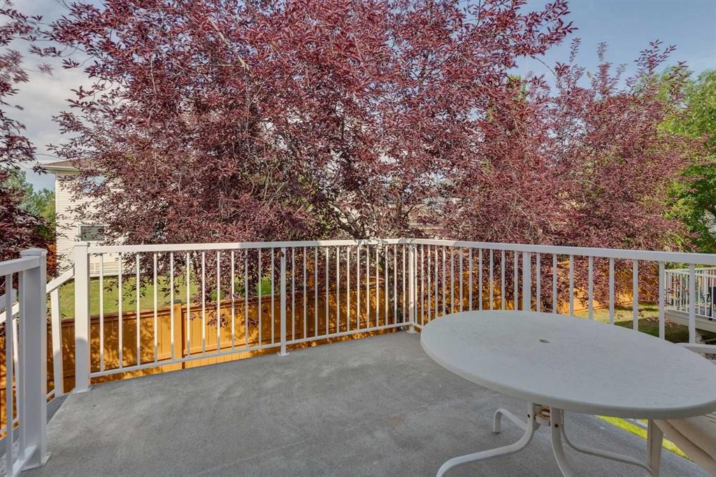 134 Hawkstone Manor Nw, Calgary, AB - Outdoor