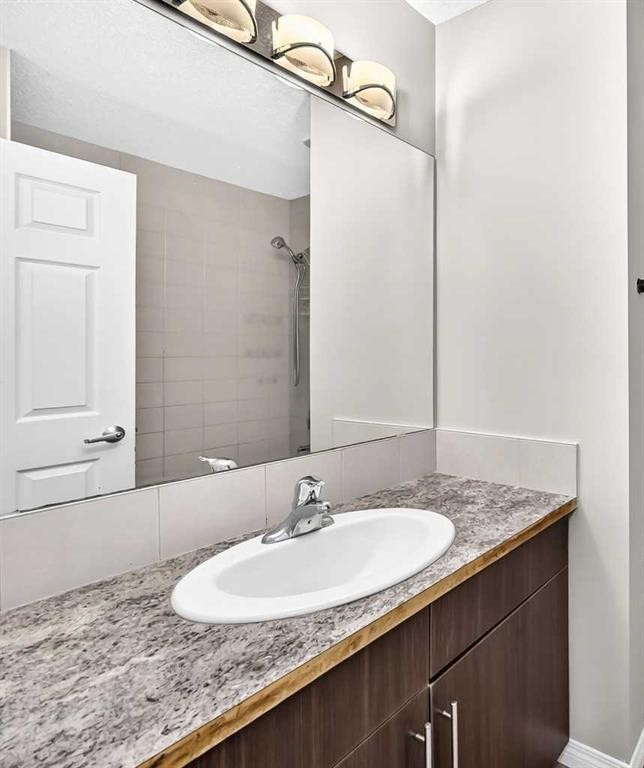 12 Cityscape Row Ne, Calgary, AB - Indoor Photo Showing Bathroom