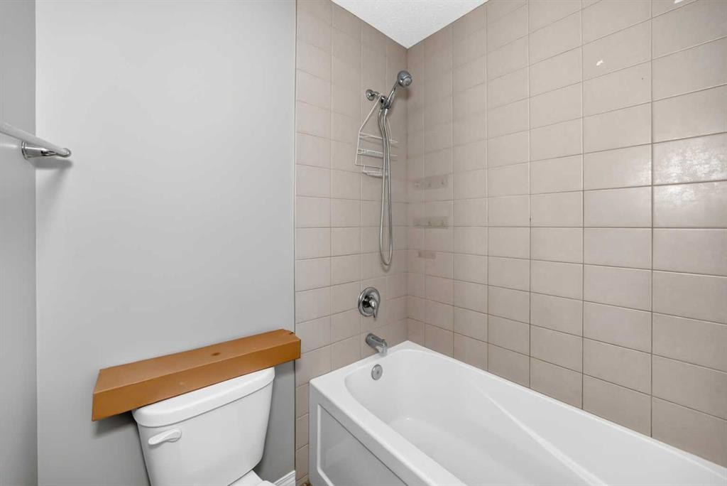 12 Cityscape Row Ne, Calgary, AB - Indoor Photo Showing Bathroom