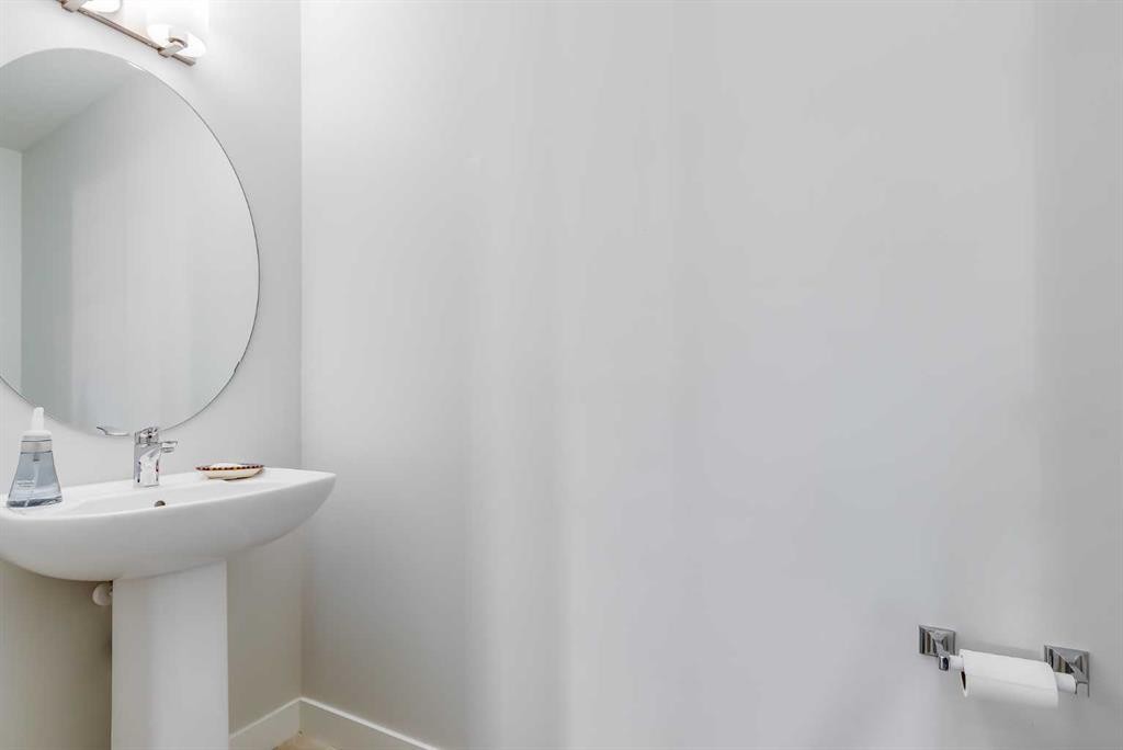 571 Canals Crossing Sw, Airdrie, AB - Indoor Photo Showing Bathroom