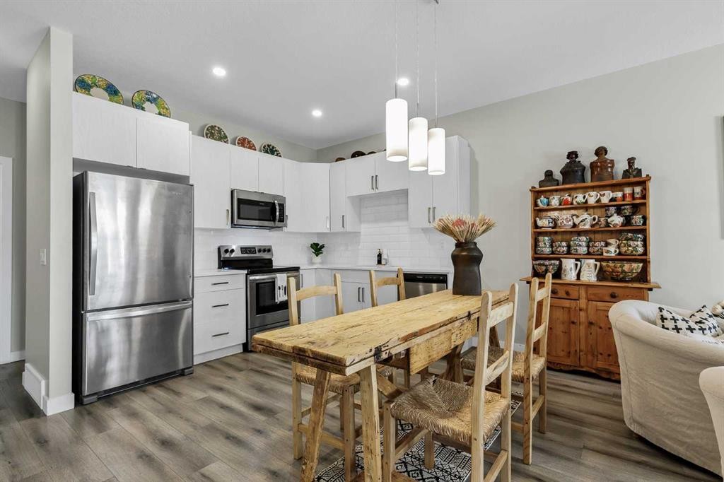 571 Canals Crossing Sw, Airdrie, AB - Indoor Photo Showing Kitchen