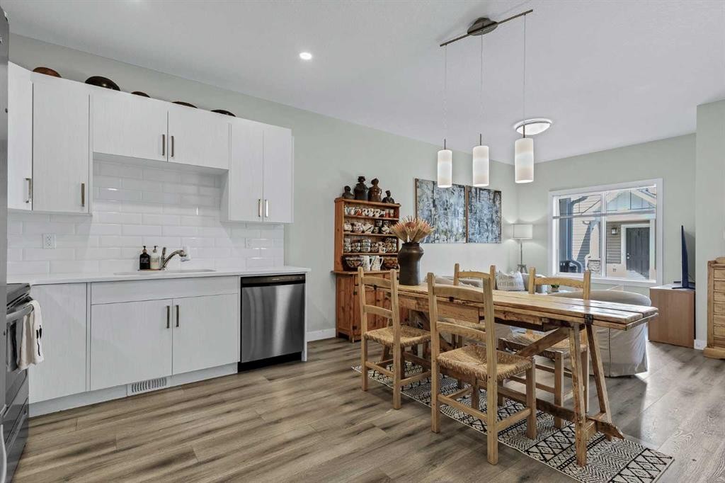 571 Canals Crossing Sw, Airdrie, AB - Indoor Photo Showing Kitchen With Upgraded Kitchen