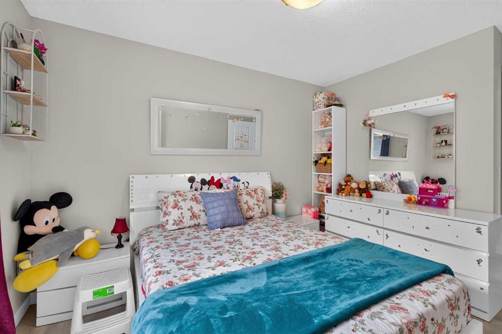 45 Saddlestone Drive Ne, Calgary, AB - Indoor Photo Showing Bedroom