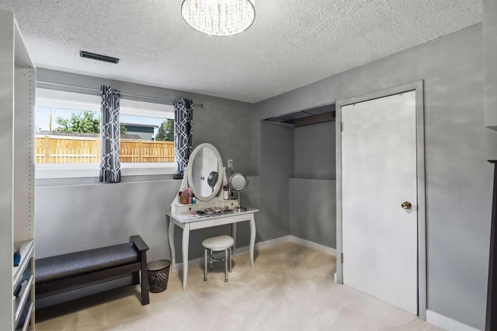 5008 Valiant Drive Nw, Calgary, AB