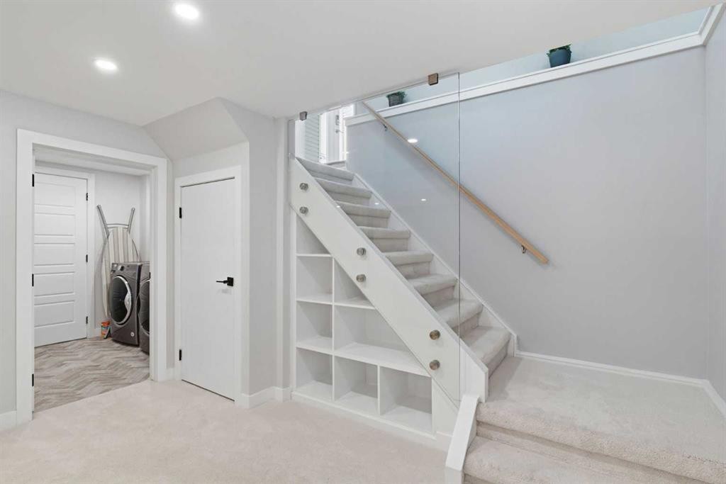 5008 Valiant Drive Nw, Calgary, AB
