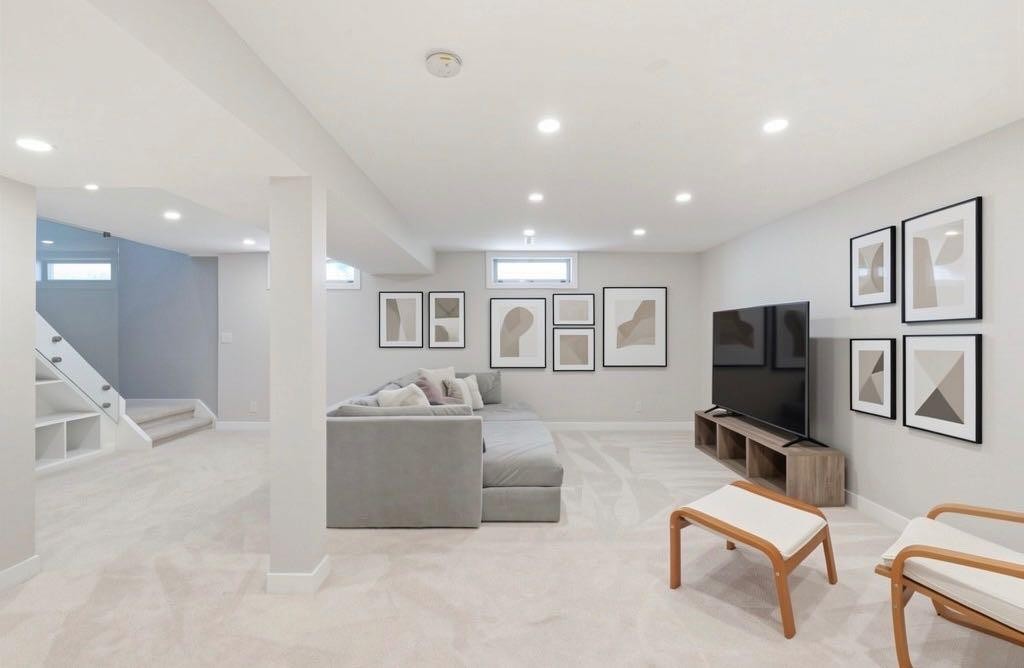 5008 Valiant Drive Nw, Calgary, AB
