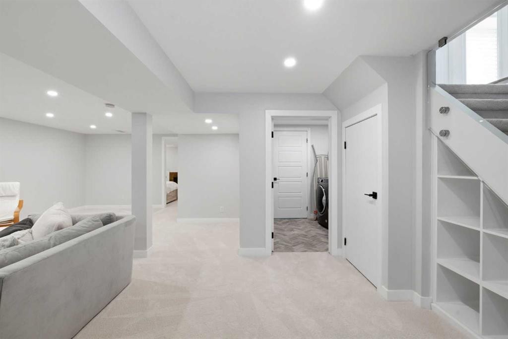 5008 Valiant Drive Nw, Calgary, AB