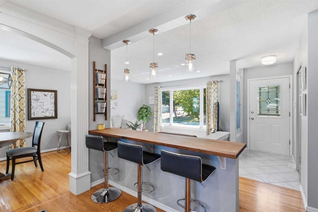 5008 Valiant Drive Nw, Calgary, AB