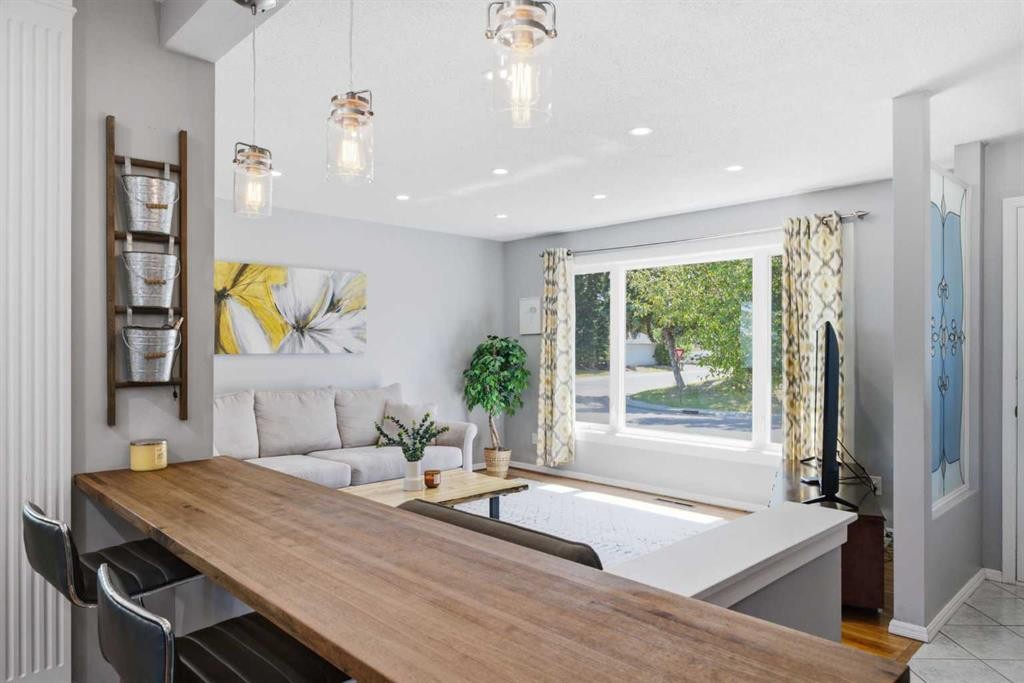 5008 Valiant Drive Nw, Calgary, AB