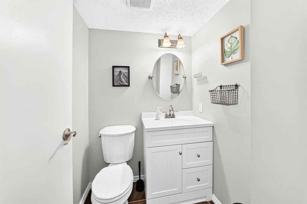 84-6915 Ranchview Drive Nw, Calgary, AB - Indoor Photo Showing Bathroom