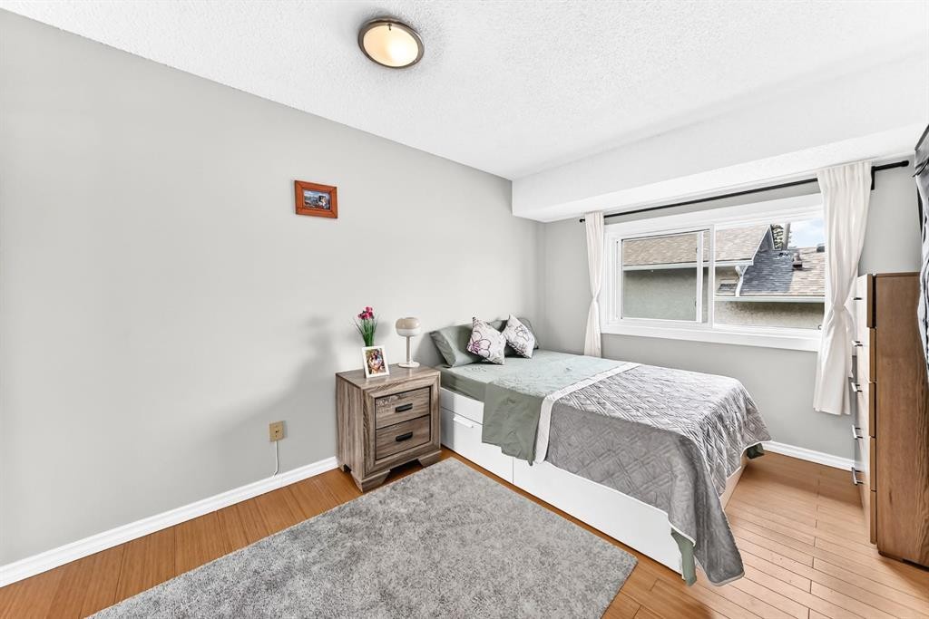 84-6915 Ranchview Drive Nw, Calgary, AB - Indoor Photo Showing Bedroom