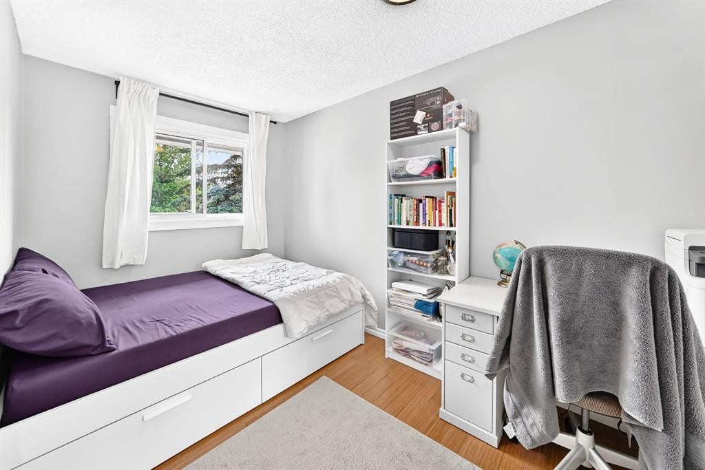 84-6915 Ranchview Drive Nw, Calgary, AB - Indoor Photo Showing Bedroom