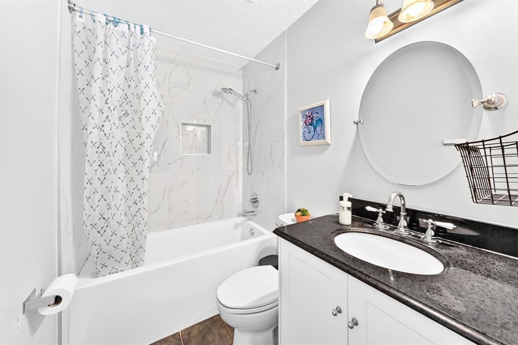 84-6915 Ranchview Drive Nw, Calgary, AB - Indoor Photo Showing Bathroom