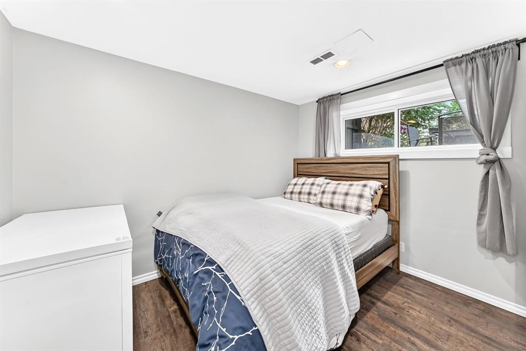 84-6915 Ranchview Drive Nw, Calgary, AB - Indoor Photo Showing Bedroom