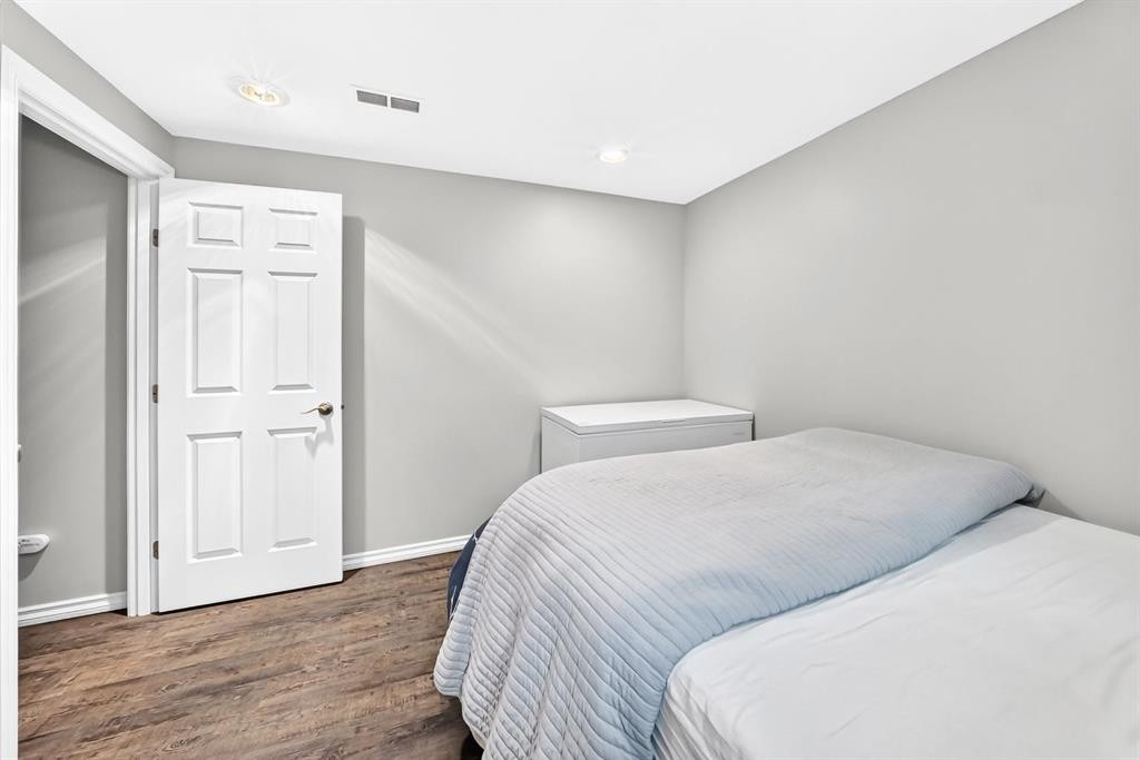 84-6915 Ranchview Drive Nw, Calgary, AB - Indoor Photo Showing Bedroom