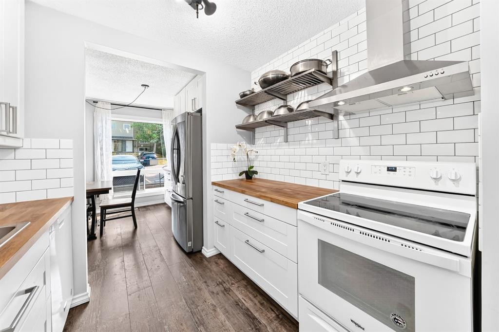 84-6915 Ranchview Drive Nw, Calgary, AB - Indoor Photo Showing Kitchen