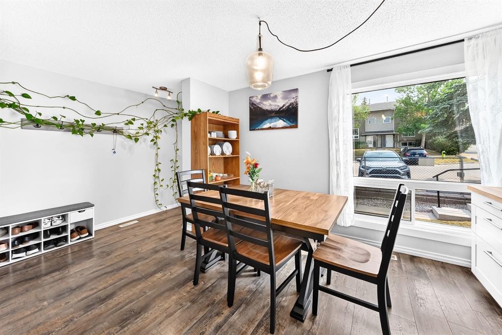 84-6915 Ranchview Drive Nw, Calgary, AB - Indoor Photo Showing Dining Room