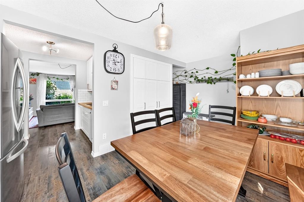 84-6915 Ranchview Drive Nw, Calgary, AB - Indoor Photo Showing Dining Room
