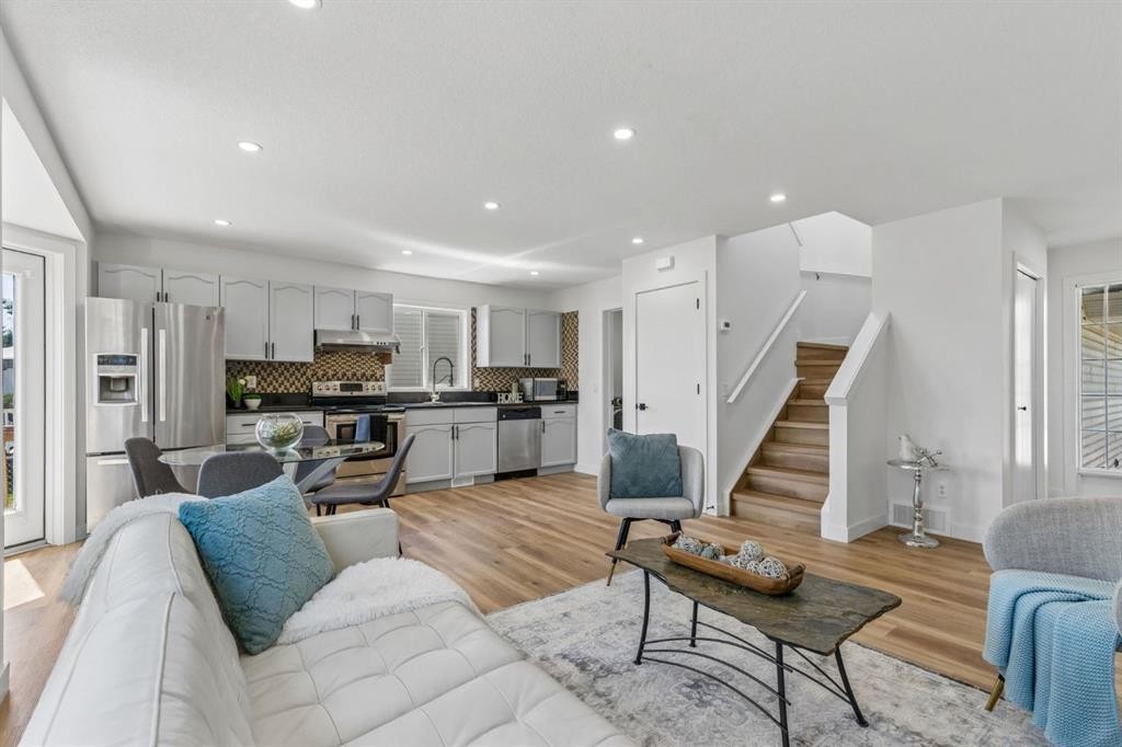 51 San Diego Place Ne, Calgary, AB - Indoor Photo Showing Living Room