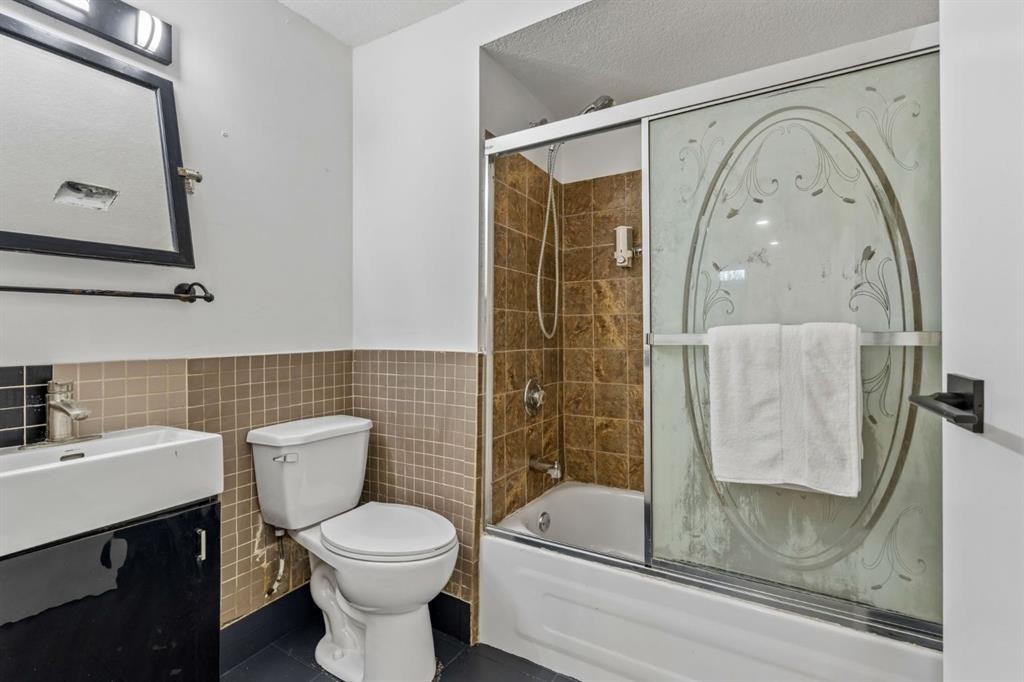 51 San Diego Place Ne, Calgary, AB - Indoor Photo Showing Bathroom