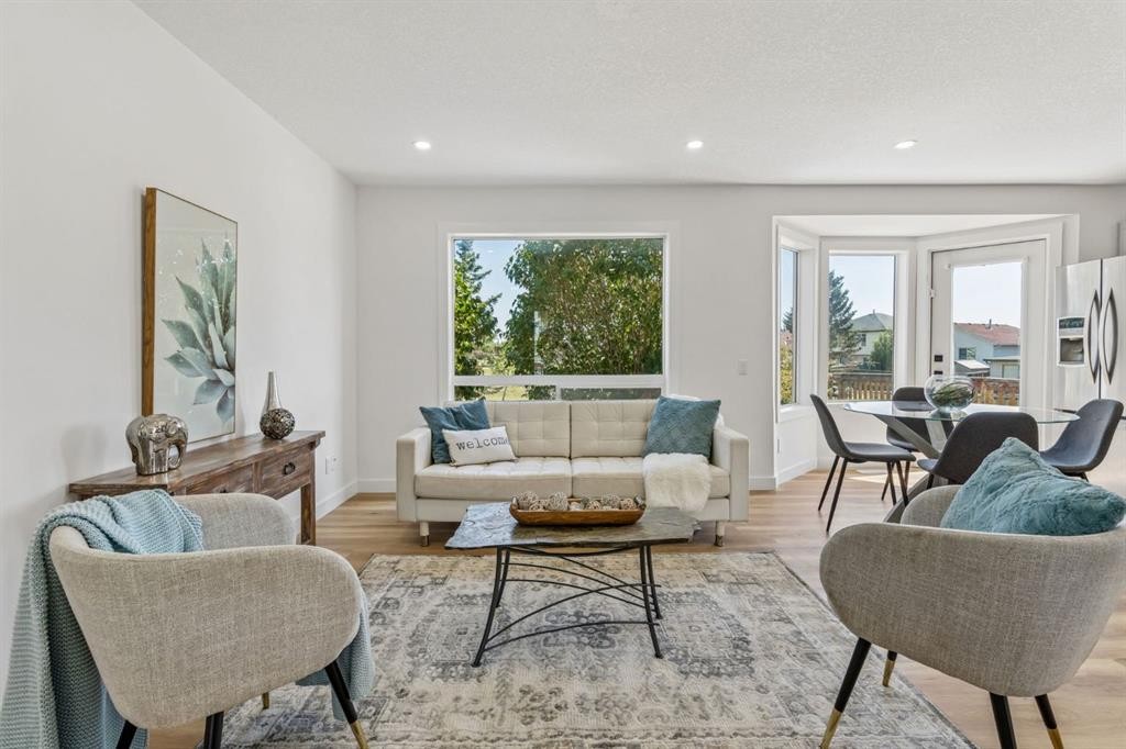 51 San Diego Place Ne, Calgary, AB - Indoor Photo Showing Living Room