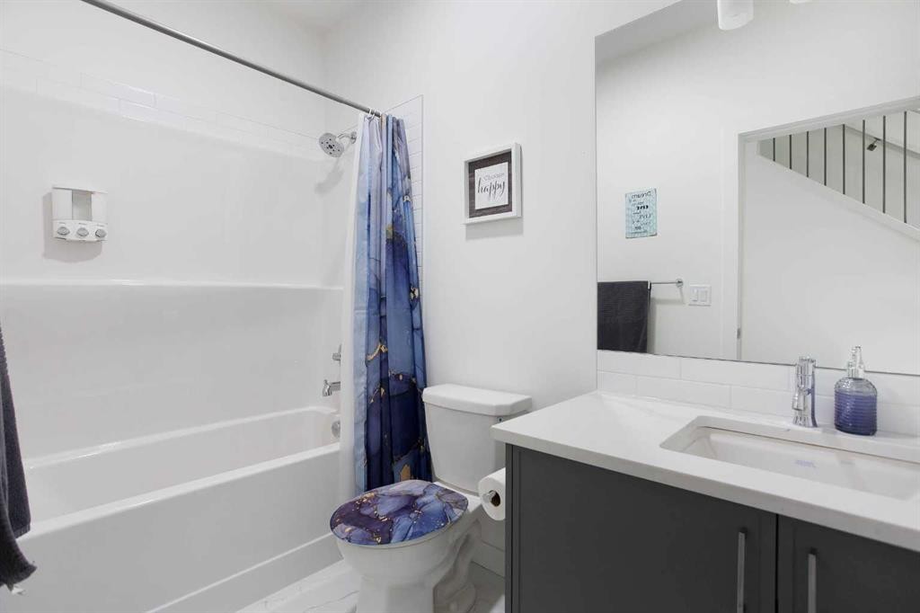 91 Copperhead Grove Se, Calgary, AB - Indoor Photo Showing Bathroom