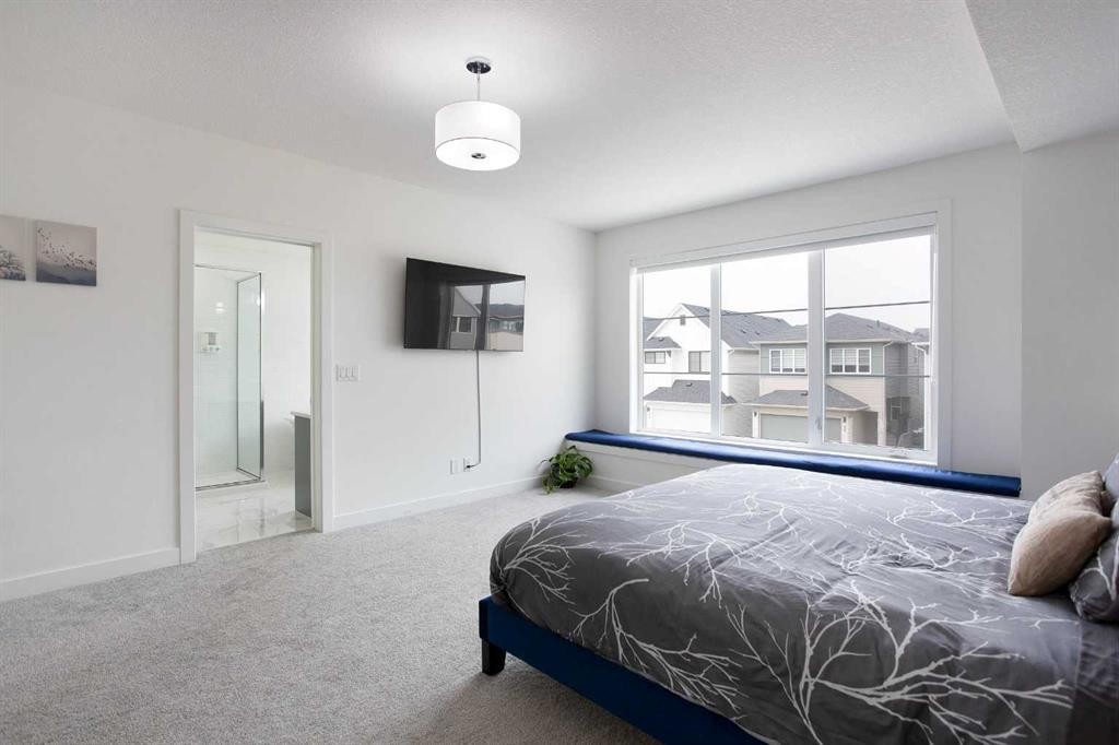 91 Copperhead Grove Se, Calgary, AB - Indoor Photo Showing Bedroom