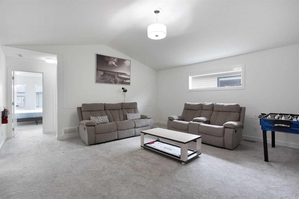 91 Copperhead Grove Se, Calgary, AB - Indoor Photo Showing Other Room