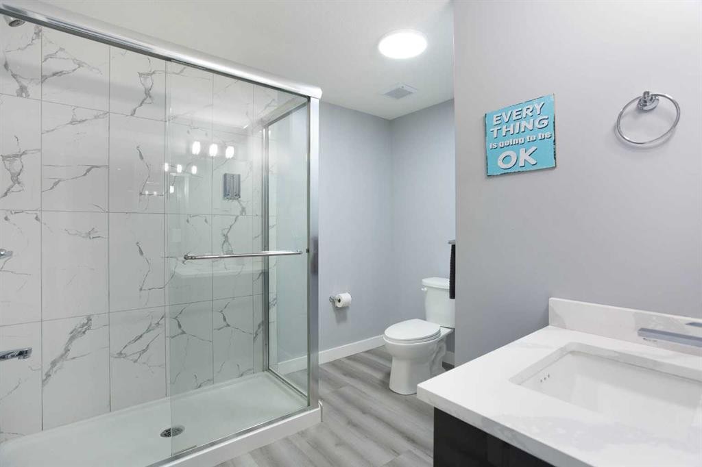91 Copperhead Grove Se, Calgary, AB - Indoor Photo Showing Bathroom