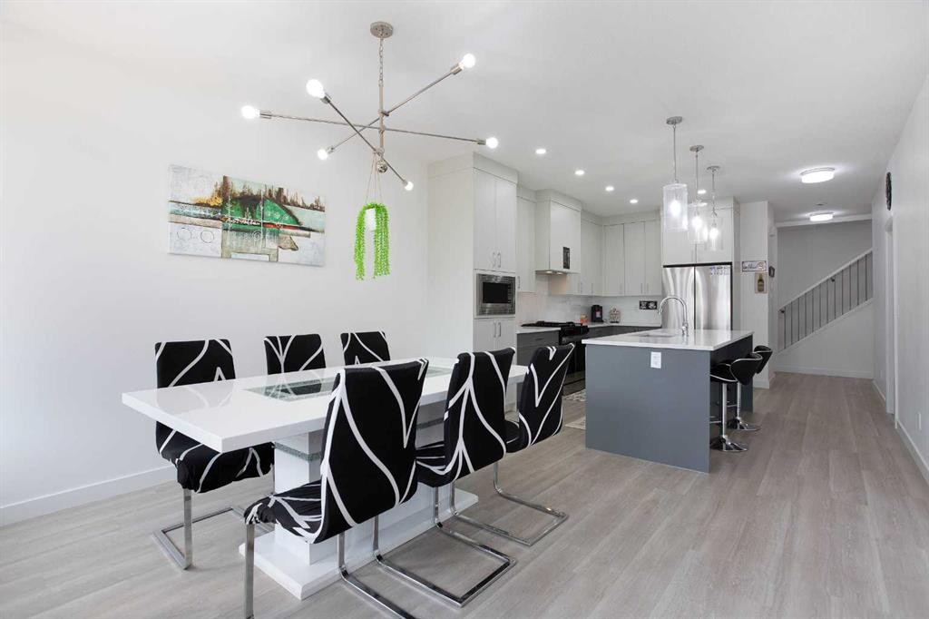 91 Copperhead Grove Se, Calgary, AB - Indoor Photo Showing Other Room